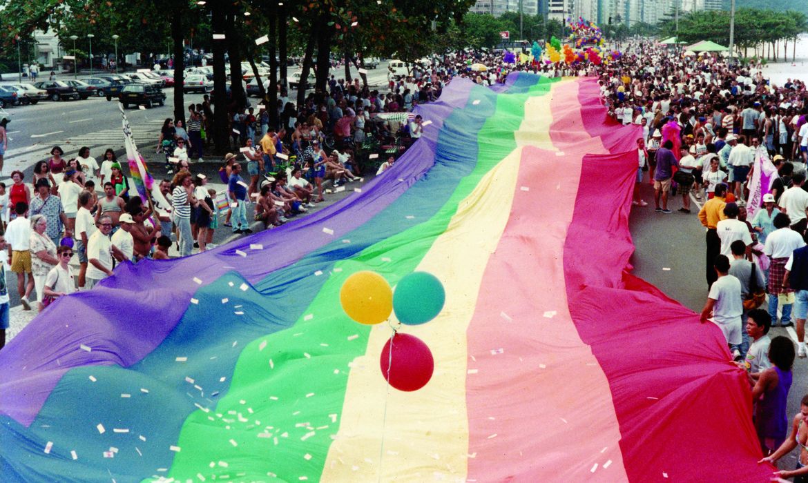 Há 30 anos, marcha no Rio inaugurava paradas do orgulho LGBT no Brasil