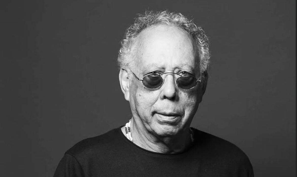 "Jards Macalé dizia que amor é gesto político", afirma Lula