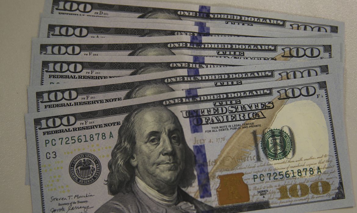 Dólar encosta em R$ 5,34 após ata de reunião do Banco Central dos EUA