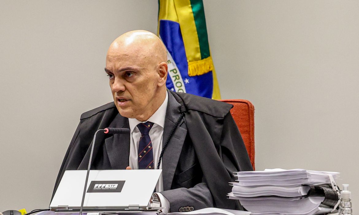 Moraes manda comunicar TSE sobre inelegibilidade de Bolsonaro  