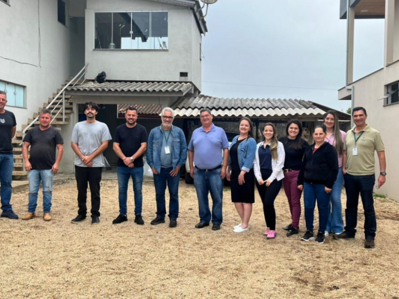 Entrega de mais de 13,2 mil alevinos a produtores rurais.