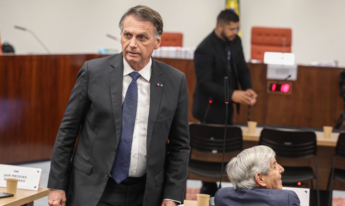 Justiça atesta que Bolsonaro vai terminar de cumprir pena em 2052