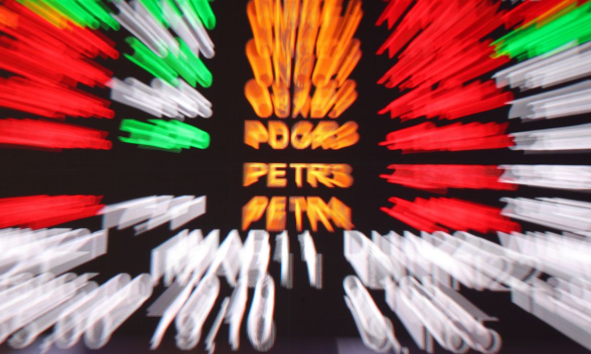 Bolsa supera os 161 mil pontos e volta a bater recorde