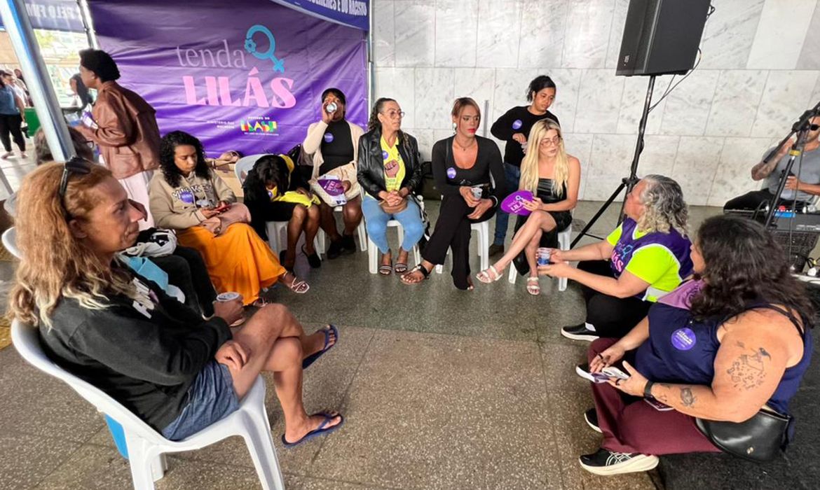 Ministério das Mulheres instala Tenda Lilás em Brasília