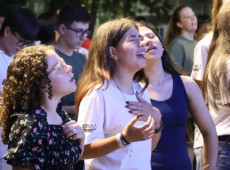 A noite desta terça-feira, 2, foi marcada por emoção e espiritualidade no Natal em Família.
