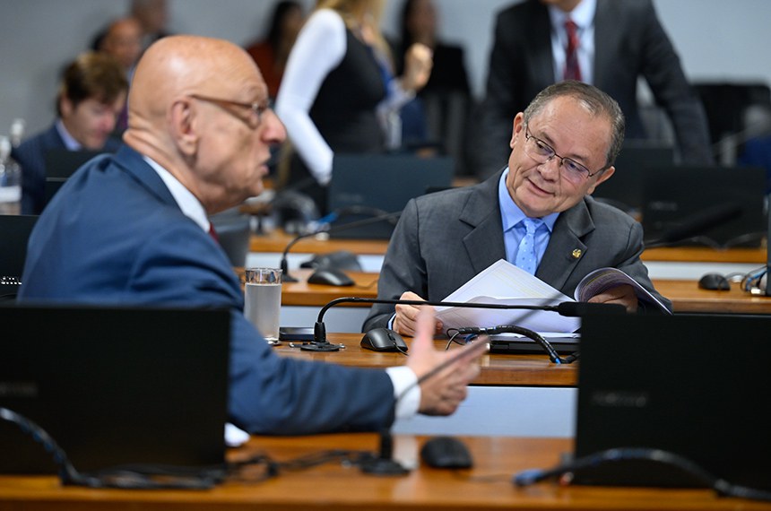 O relator, Zequinha Marinho e Esperidião Amin, defenderam aprovação da proposta, que ganhou urgência.

