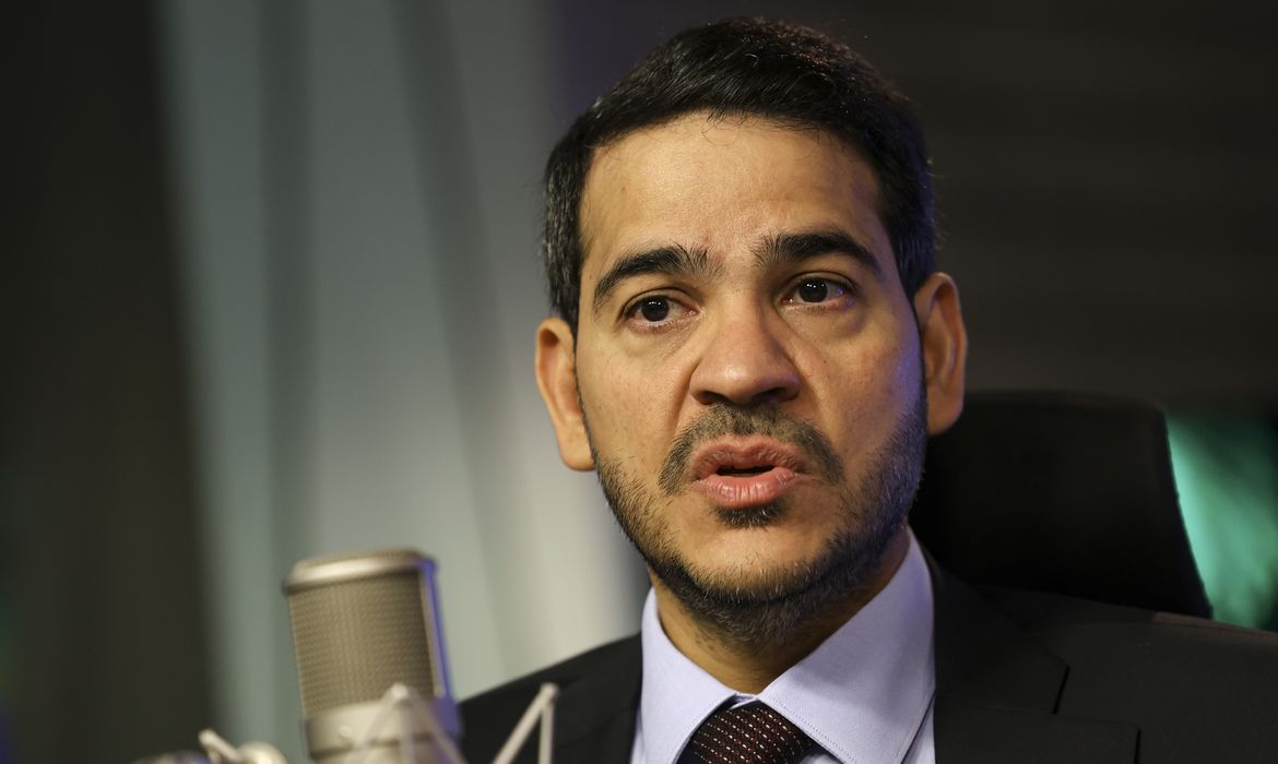 AGU pede que Gilmar reconsidere decisão sobre impeachment de ministros