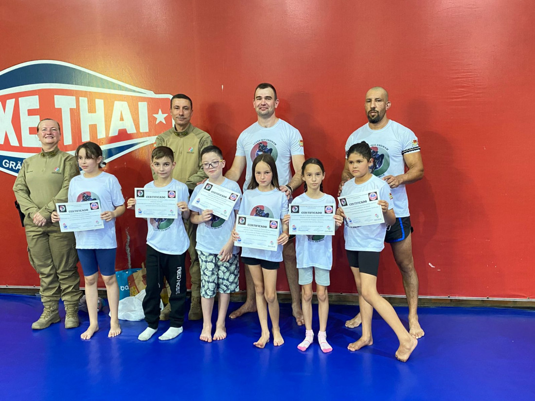 Vereadores reconhecem Projeto "Luvas Que Ensinam"