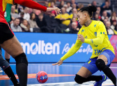 Brasil avan&ccedil;a para quartas no Mundial de handebol feminino