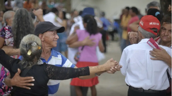 A expectativa de vida do brasileiro chegou a 76,6 anos em 2024.