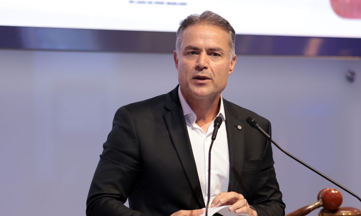 Ministro dos Transportes prevê 14 leilões rodoviários no país em 2026