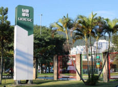 Santa Catarina aprova fim de cotas raciais em universidades estaduais.