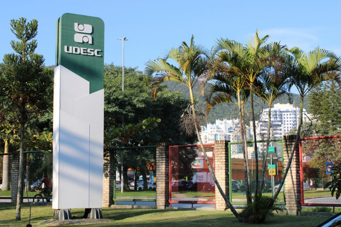 Santa Catarina aprova fim de cotas raciais em universidades estaduais.