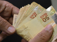 Segunda parcela do 13&ordm; sal&aacute;rio deve ser paga at&eacute; a pr&oacute;xima sexta-feira