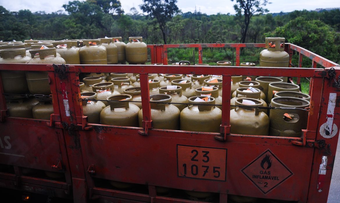 Beneficiários com NIS final 4 recebem Auxílio Gás nesta segunda-feira