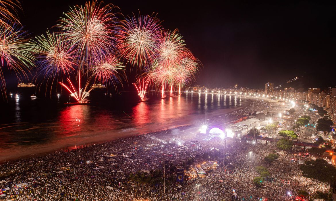 Metrô inicia venda de bilhete para réveillon na praia de Copacabana