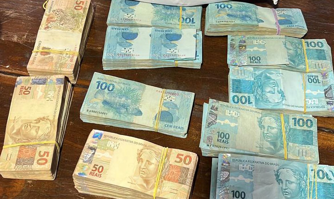 Polícia do Rio deflagra ofensiva contra finanças do Comando Vermelho