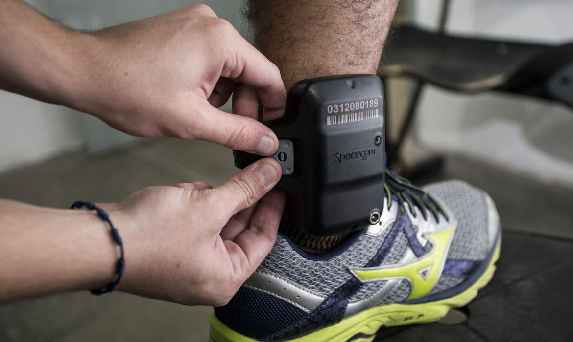 Audiência de custódia virtual reduz garantia de direitos, diz estudo