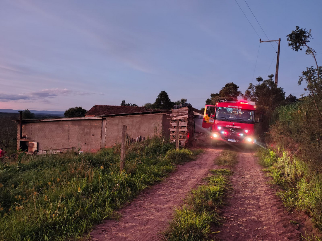 Fogo atingiu estrutura do telhado, mas não danificou as folhas de tabaco