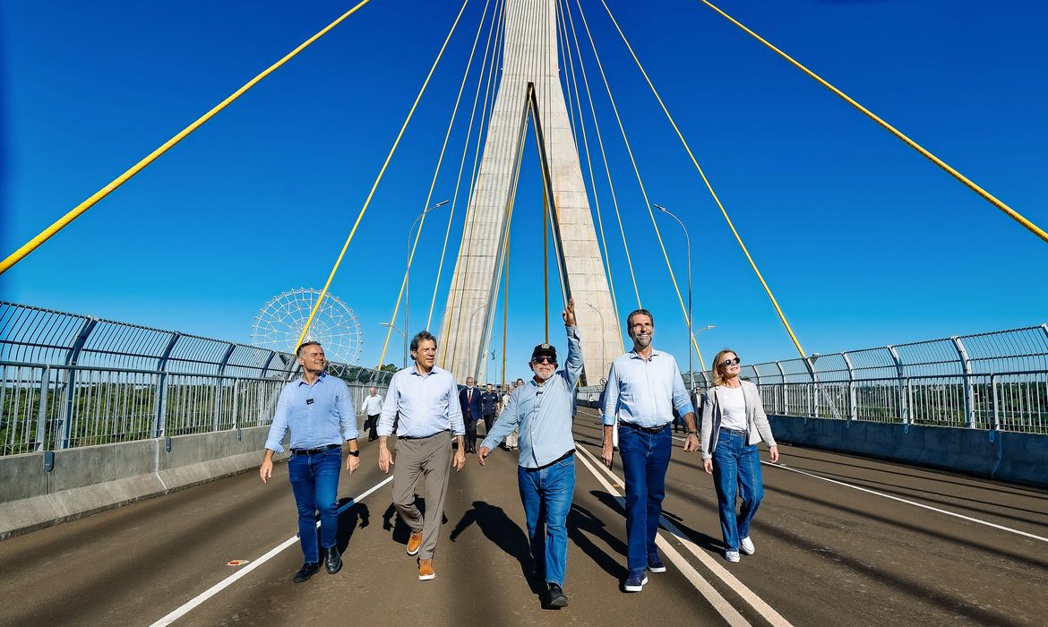 Lula inaugura ponte em Foz do Iguaçu e critica quem constrói muros
