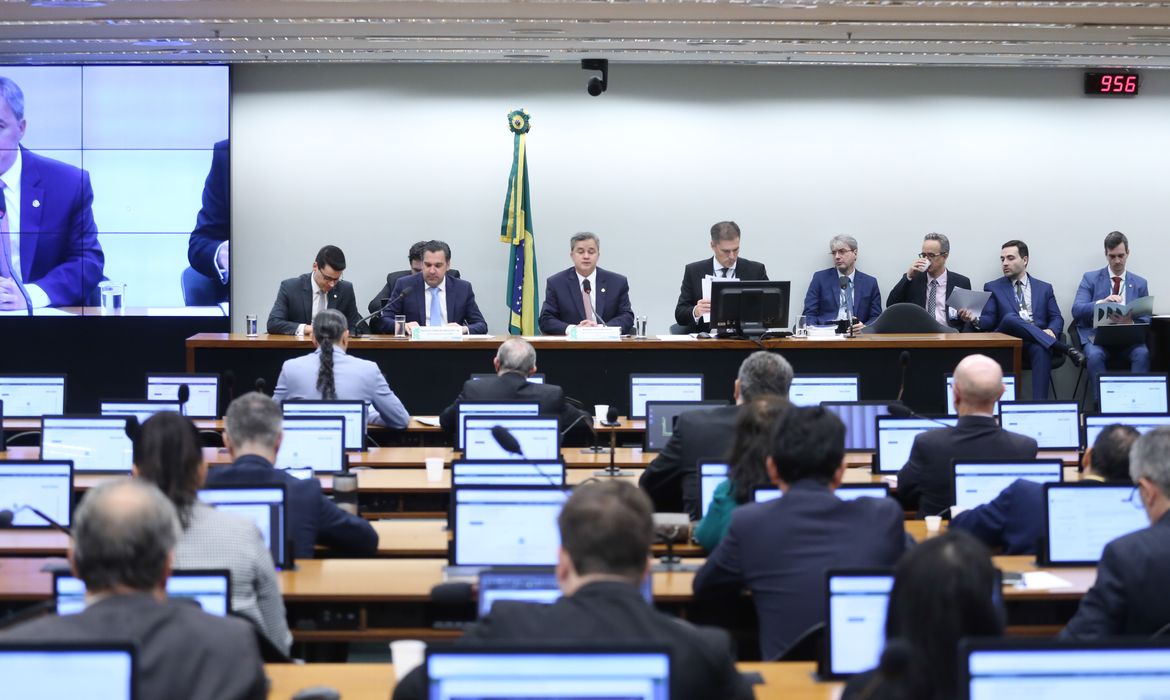 Comissão do Congresso aprova Orçamento de 2026 