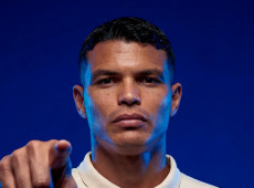 Porto anuncia contrata&ccedil;&atilde;o do zagueiro brasileiro Thiago Silva