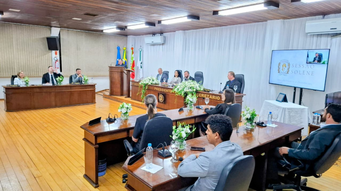C&acirc;mara de Vereadores de Canoinhas encerra ano legislativo com solenidade e homenagem a Cidad&atilde;os Benem&eacute;ritos