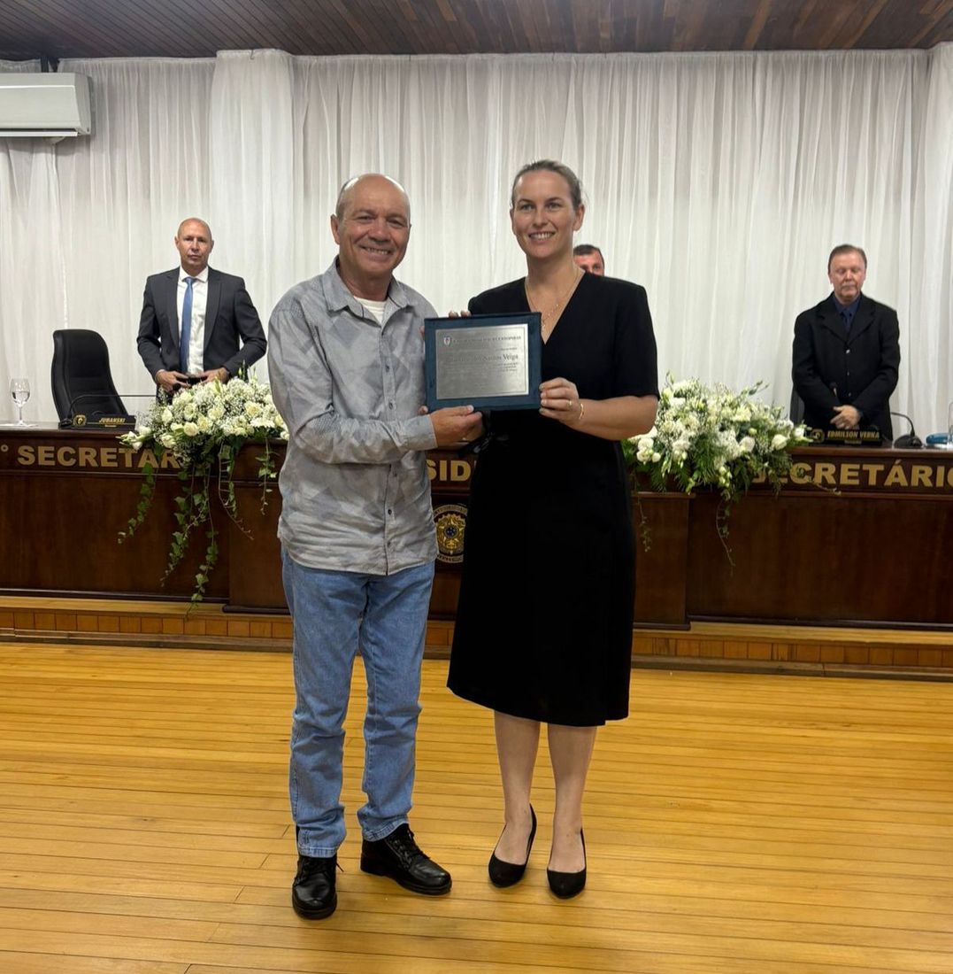 Rosm&aacute;rio dos Santos Veiga recebeu o T&iacute;tulo de Cidad&atilde;o Benem&eacute;rito de Canoinhas