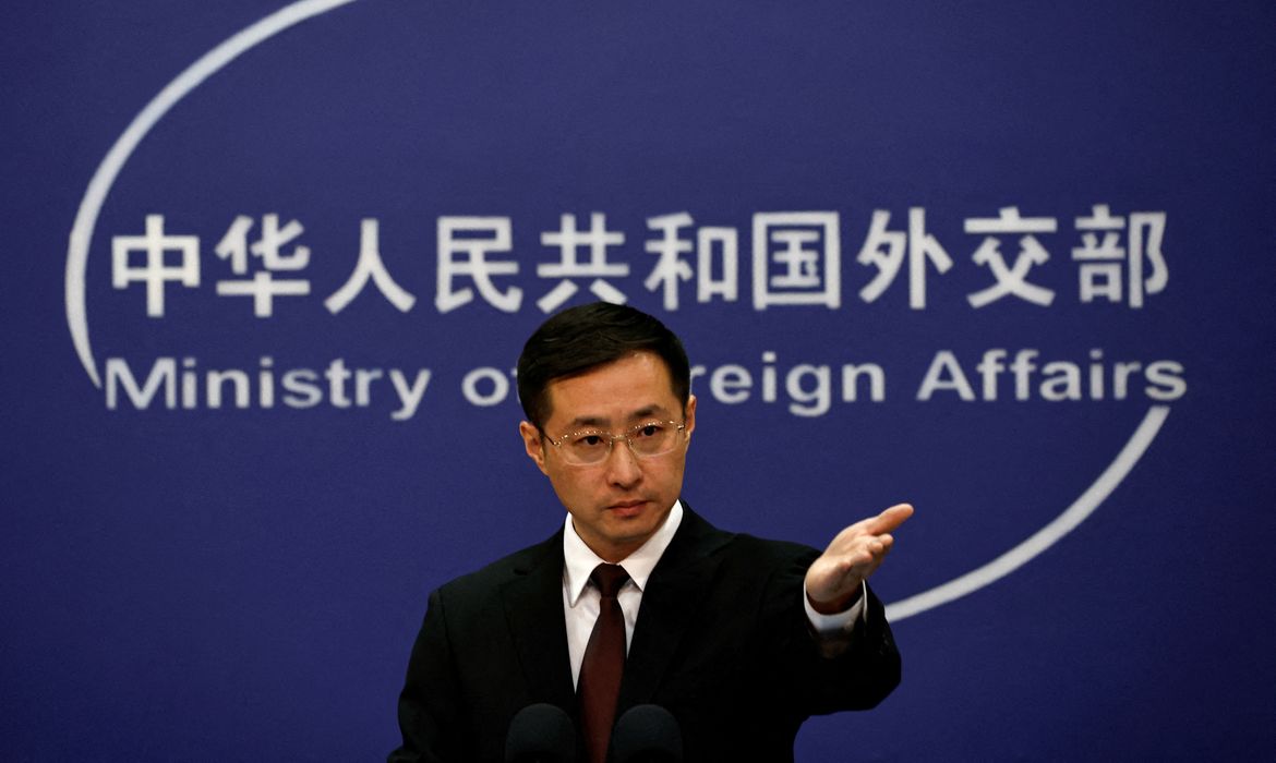 China diz que interceptação de navios pelos EUA é "violação grave"