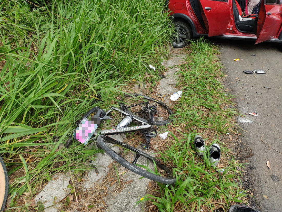 Ciclista ficou ferido ap&oacute;s ser atingido por carro na manh&atilde; de domingo