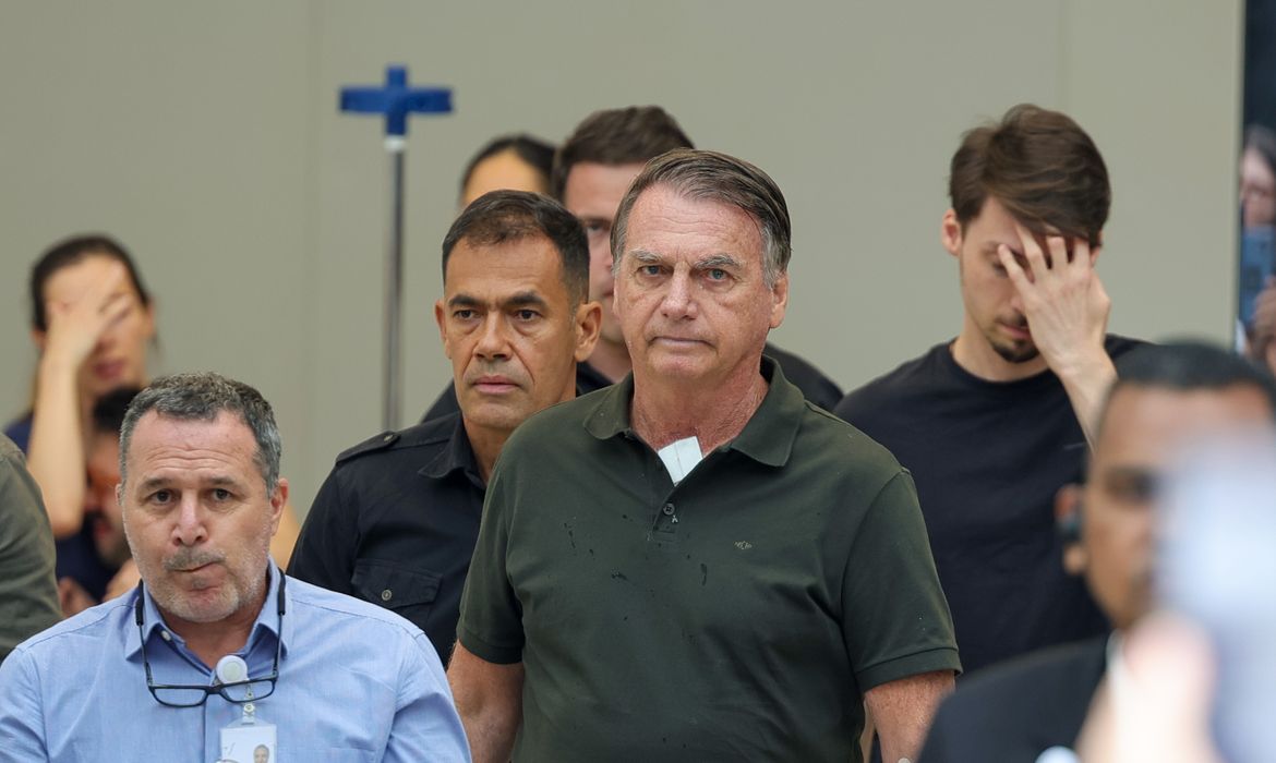Moraes autoriza internação de Bolsonaro para realização de cirurgia 