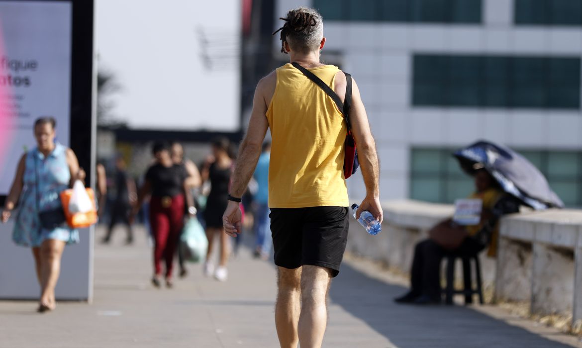 Brasil tem previsão de Natal com ondas de calor e chuvas 