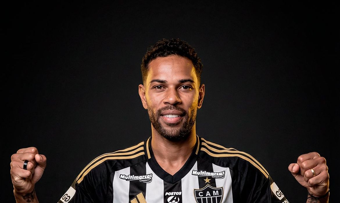 Atlético-MG anuncia o lateral-esquerdo Renan Lodi