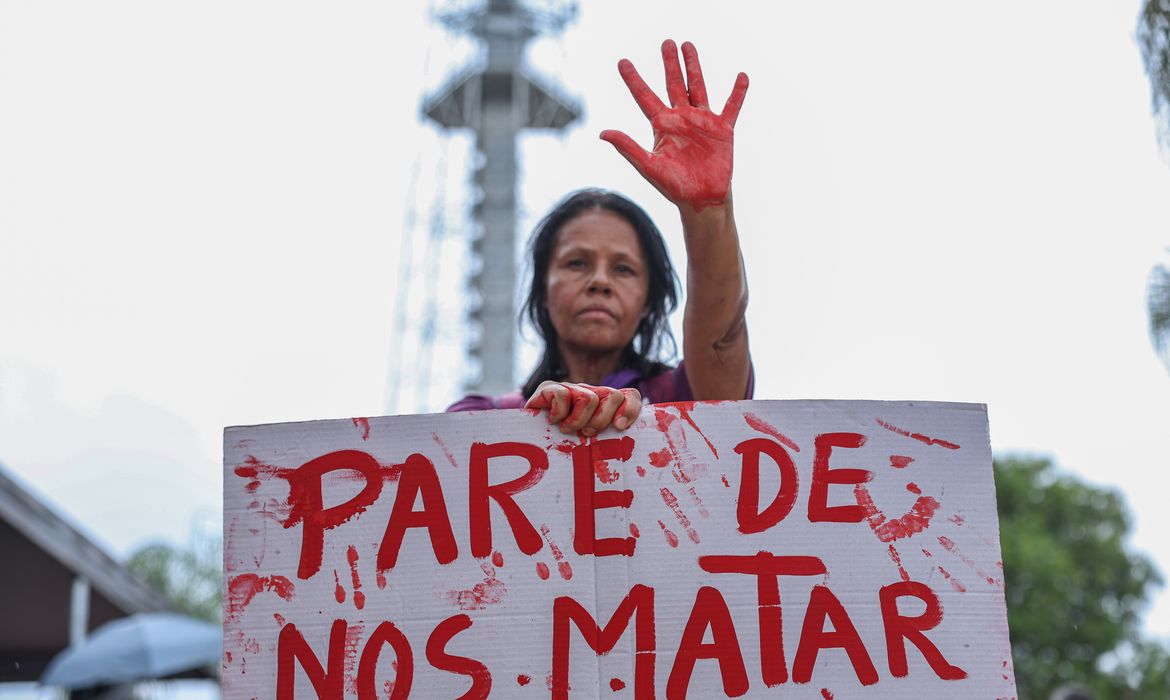 Apesar de medida protetiva, mulher é morta na rua por agressor em SP