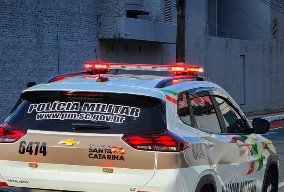 Ocorrência de homicídio doloso na forma tentada, posse irregular de arma de fogo de uso permitido