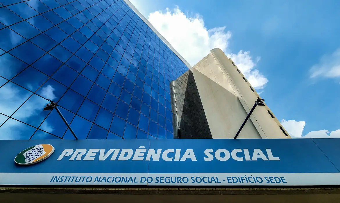 Sancionada lei que proíbe descontos em benefícios do INSS 