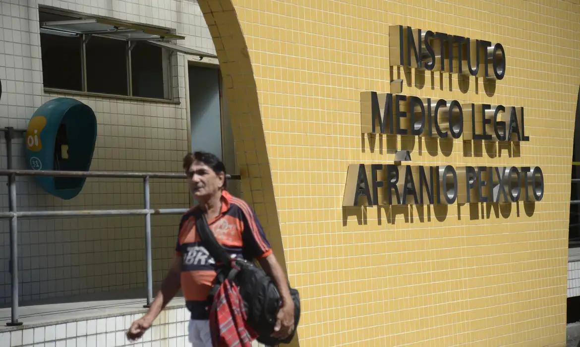 Corpo de adolescente é identificado e liberado pelo IML do Rio