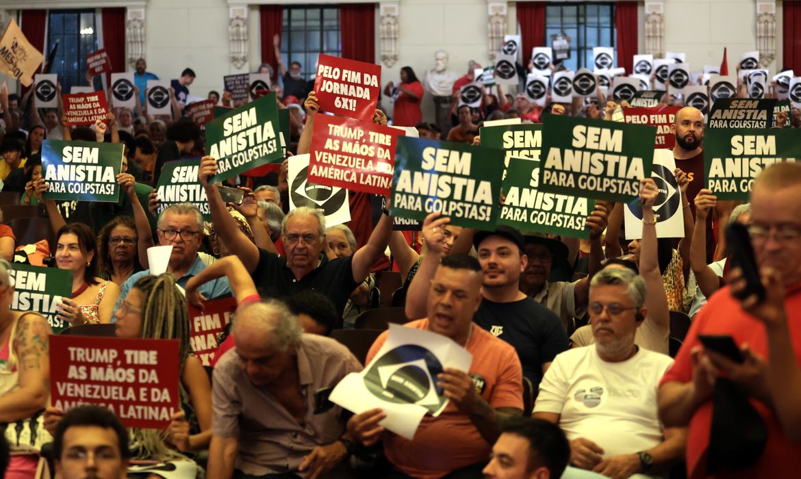 Em ato em SP, manifesto celebra democracia contra atos de 8 de janeiro