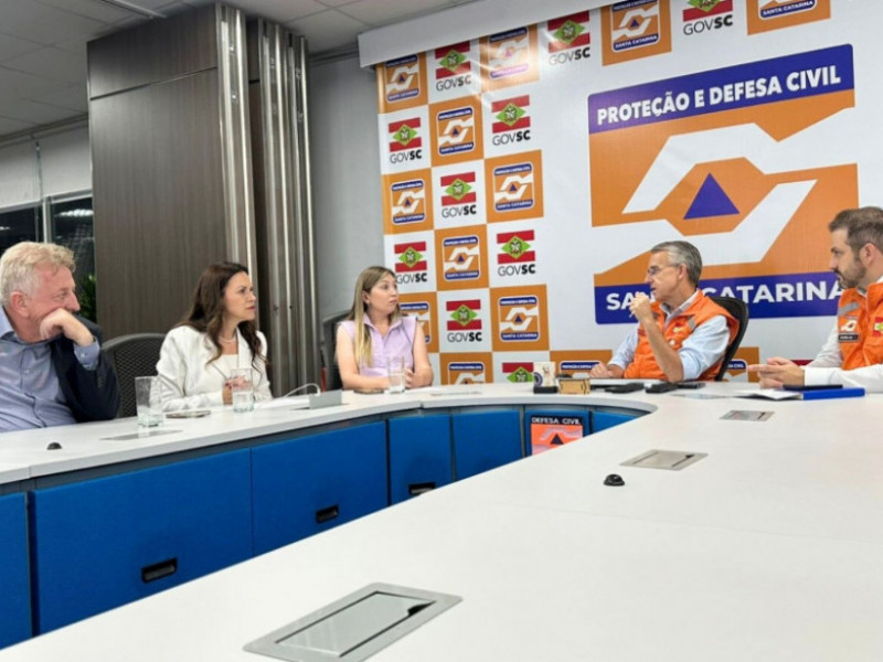 O desassoreamento &eacute; a remo&ccedil;&atilde;o de sedimentos (areia, lodo, terra, lixo) do fundo do rio para restaurar sua profundidade