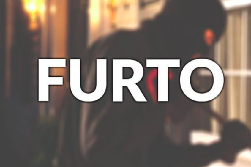 Furto qualificado mediante fraude em estabelecimento comercial.