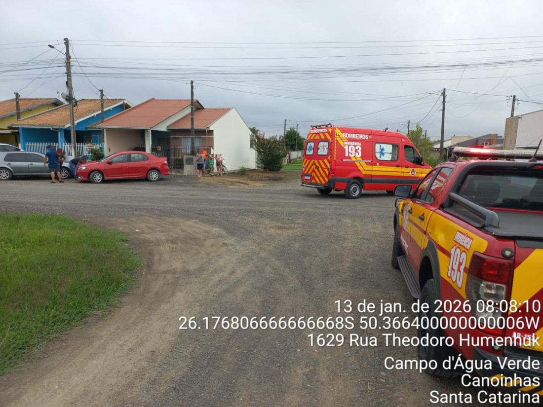 Colisão frontal de carro x carro.