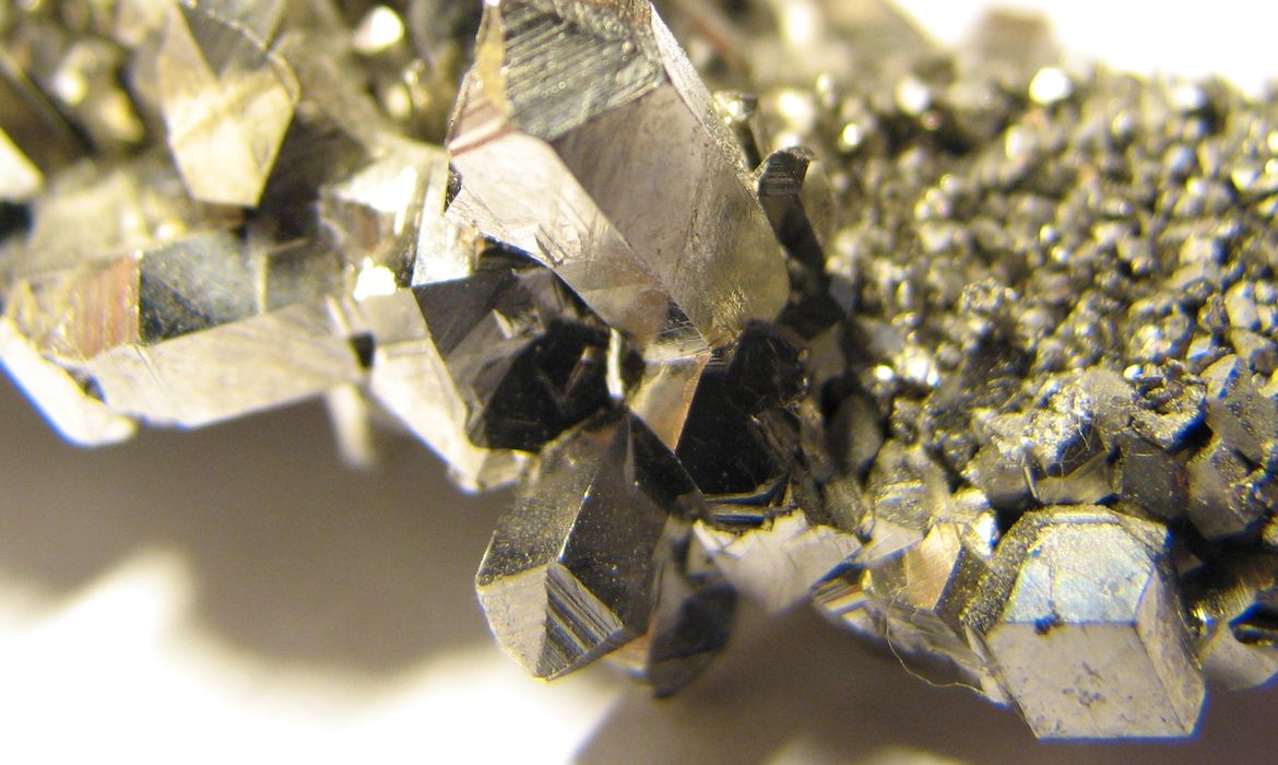 USP desenvolve bateria funcional de nióbio de 3 volts 