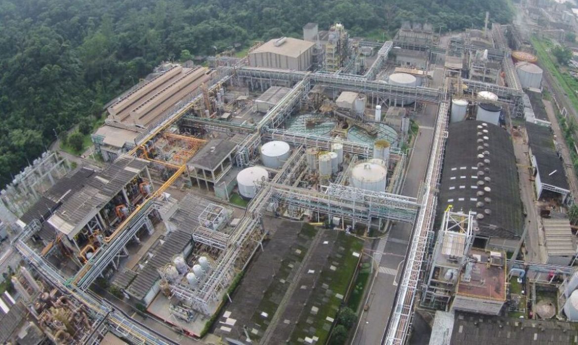 Cubatão pede ajuda para tentar reverter fechamento de fábricas