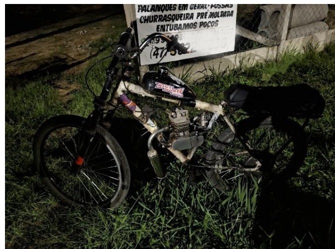 PM apreende bicicletas motorizadas artesanais e autua condutores por infrações de trânsito.