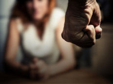 Viol&ecirc;ncia dom&eacute;stica contra mulher