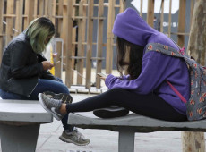 Reino Unido estuda proibi&ccedil;&atilde;o de redes sociais para crian&ccedil;as 