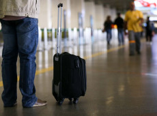 Suspens&atilde;o de novos vistos de imigra&ccedil;&atilde;o para os EUA come&ccedil;a nesta quarta