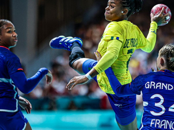 Bruna de Paula concorre ao pr&ecirc;mio de melhor atleta de handebol de 2025