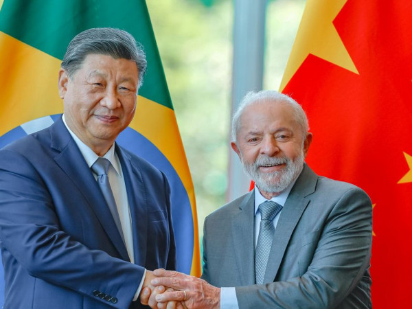 Xi Jinping garante a Lula apoio da China em tempos "turbulentos"