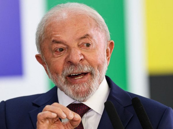 Lula anuncia isen&ccedil;&atilde;o de visto a cidad&atilde;os chineses